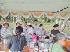 พรรคปวงชนไทยตรังร่วมทอดกฐิน วัดคงคาวดี สืบสานประเพณีไทย