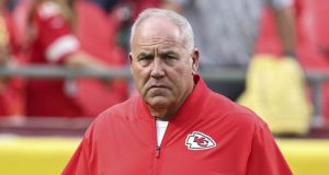 ประธานาธิบดีทรัมป์ ‘ไม่รู้ด้วยซ้ำว่าเขากำลังดูอะไรอยู่’ ในเกม NFL ผู้ช่วยโค้ชชีฟส์กล่าว