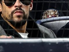 ลูกฟาวล์ตกลงบนตัวแบดบันนี่ในเกมแยงกี้ส์