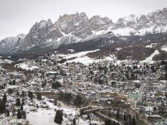 ความกังวลด้านการขนส่งทำให้ต้องจำกัดการขายตั๋วสำหรับงานต่างๆ ในเมือง Cortina ของอิตาลี ก่อนการแข่งขันโอลิมปิกฤดูหนาว