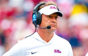 เลน คิฟฟิน ทำให้วงการฟุตบอลมหาวิทยาลัยต้องลุ้นกันมาหลายปี ละครเรื่องล่าสุด