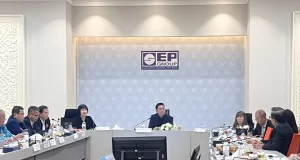 อาร์ท เอกสิทธิ์ นำประชุมทวิภาคียกระดับคุณภาพชีวิตแรงงานไทย