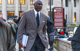 ไมเคิล จอร์แดนให้การเป็นพยานในคดีต่อต้านการผูกขาดของ NASCAR