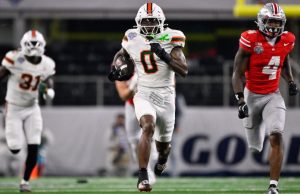 ไมอามีพลิกล็อกเอาชนะโอไฮโอสเตท แชมป์เก่าระดับประเทศ ในรอบก่อนรองชนะเลิศของศึกชิงแชมป์ระดับประเทศ ที่สนามคอตตอนโบว์ล