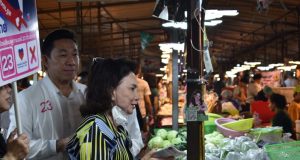 เอกสิทธิ์ พรรคปวงชนไทย ลุยตลาดสมุทรปราการ ขอคะแนนเบอร์ 23